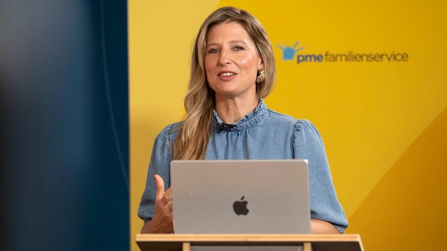 Bild von Laura Fröhlich während ihres Vortrags auf dem pme Health Day 2025